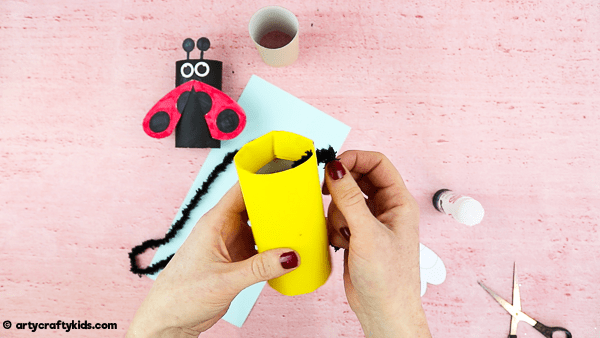 How to Make a Toilet Paper Roll Bee. Cut and easy bee craft for kids.