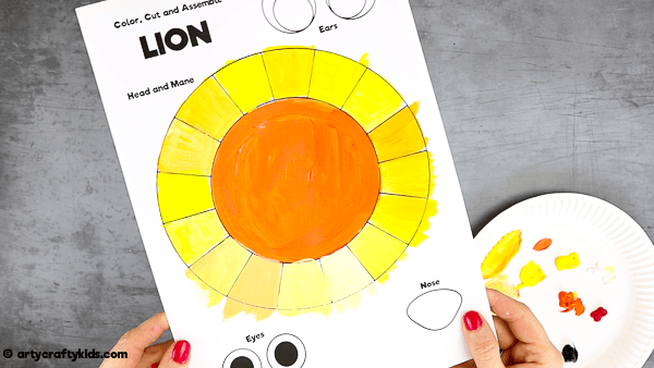 Looking for an easy animal craft to try with the kids? take a look at this super easy and fun 3D Paper Lion Craft.