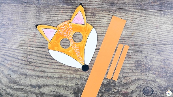 Cut out the elements from the fox templates and create x3 strips - One the complete length of an A4 sheet and two small strips of aqual size - approx 4in.