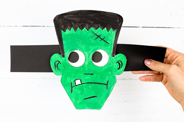 Moving Eyes Frankenstein Craft - A fun and interactive Halloween craft for kids. 

hildren can practice their fine motor skills with cutting and sticking, and use their imaginations to explore color and texture with paints. And as the finished craft is so tactile and interactive, kids will have a great time playing with their creation afterwards, too.