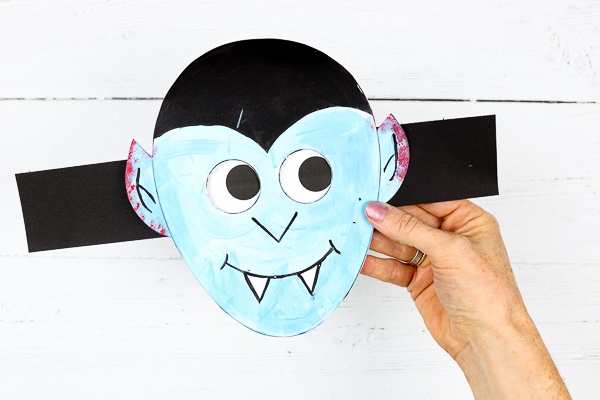 Moving Eyes Vampire Craft: A great addition to any Halloween craft session, this easy paper craft helps to strengthen little ones' fine motor skills and encourage creativity, alongside providing a big dollop of fun.