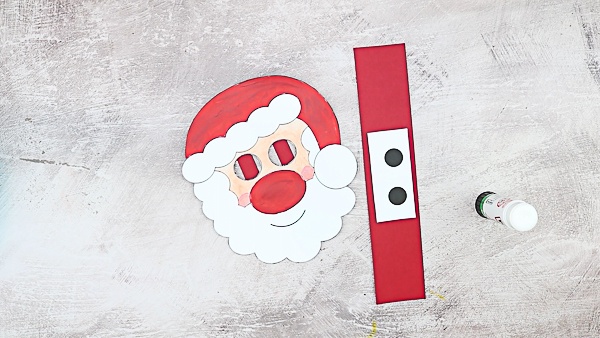 Moving Santa Craft for Kids: This easy Christmas craft is easy enough to be enjoyed independently, with only simple cutting and painting, and the interactive element brings an extra dimension of play, meaning it's ideal for pre-schoolers and school early years.