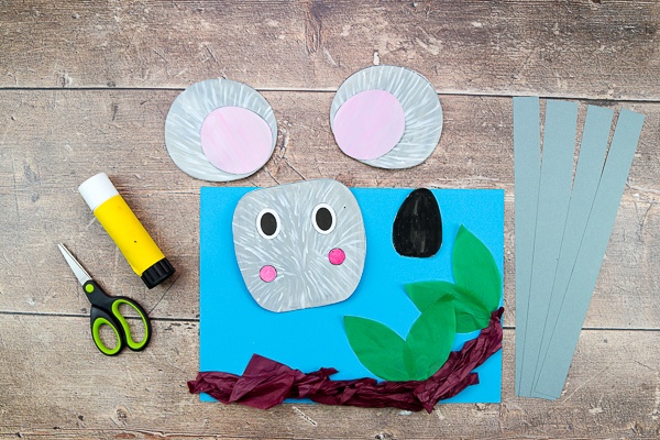 3D Koala Craft for Kids: Celebrate Australia Day with this adorable paper craft for kids - Children can play with paints to create the koalas fur; scrunch and twist tissue paper to make branches and leaves; and use 3D elements to explore depth, perspective and bounce.