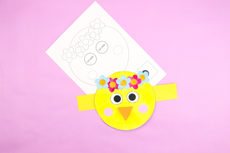 Moving Eyes Chick Craft - A fun and interactive craft for kids. A playful Spring craft that's perfect for story telling and inspiring imaginations.