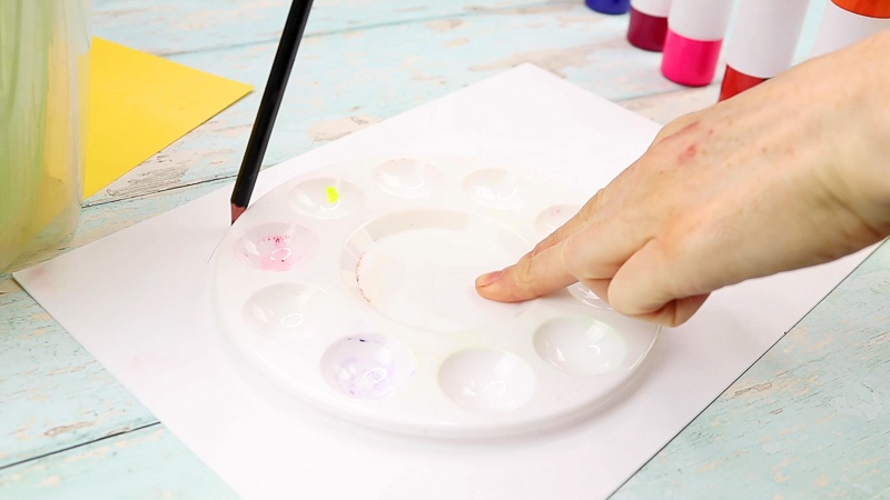 Trace a round object and cut to size until it fits snugly within the salad spinner.