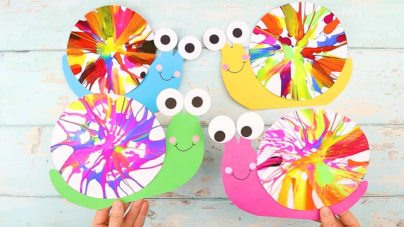 Art and craft is combined to make this adorable snail craft! With Spring is on its way and, with it, it will bring lots of lovely new learning topics for pre-schoolers and school early years. Life cycles, mini-beasts... This simple, yet effective art meets craft activity for kids is a fun and tactile way to encourage children to create.