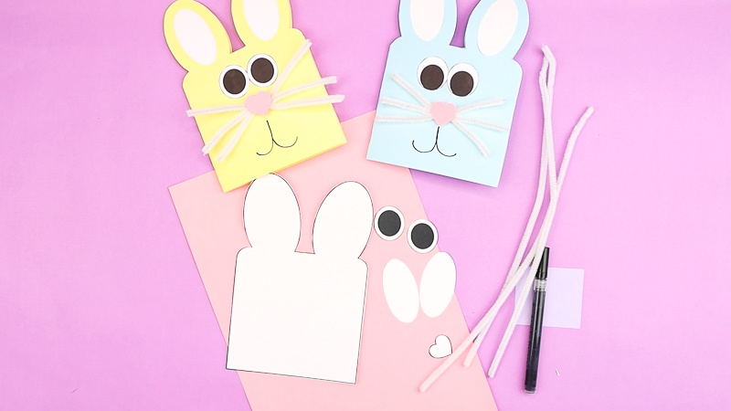 Learn how to make these Easy Easter Bunny Cards - simply start with the printable Easter Bunny Card Template and cut, trace and stick! A quick and easy Easter craft for kids to try at home or within the classroom.  
