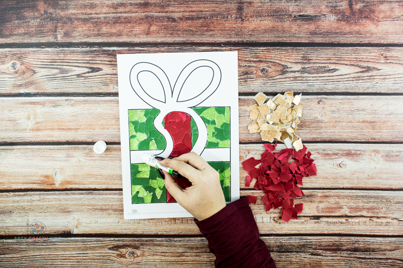 Image showing the Christmas present template full with green layered paper.