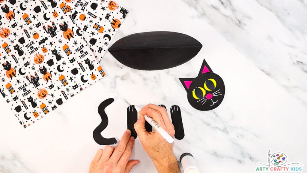 Paper Plate Black Cat - Halloween - Monthly Seasonal Crafts - KinderArt