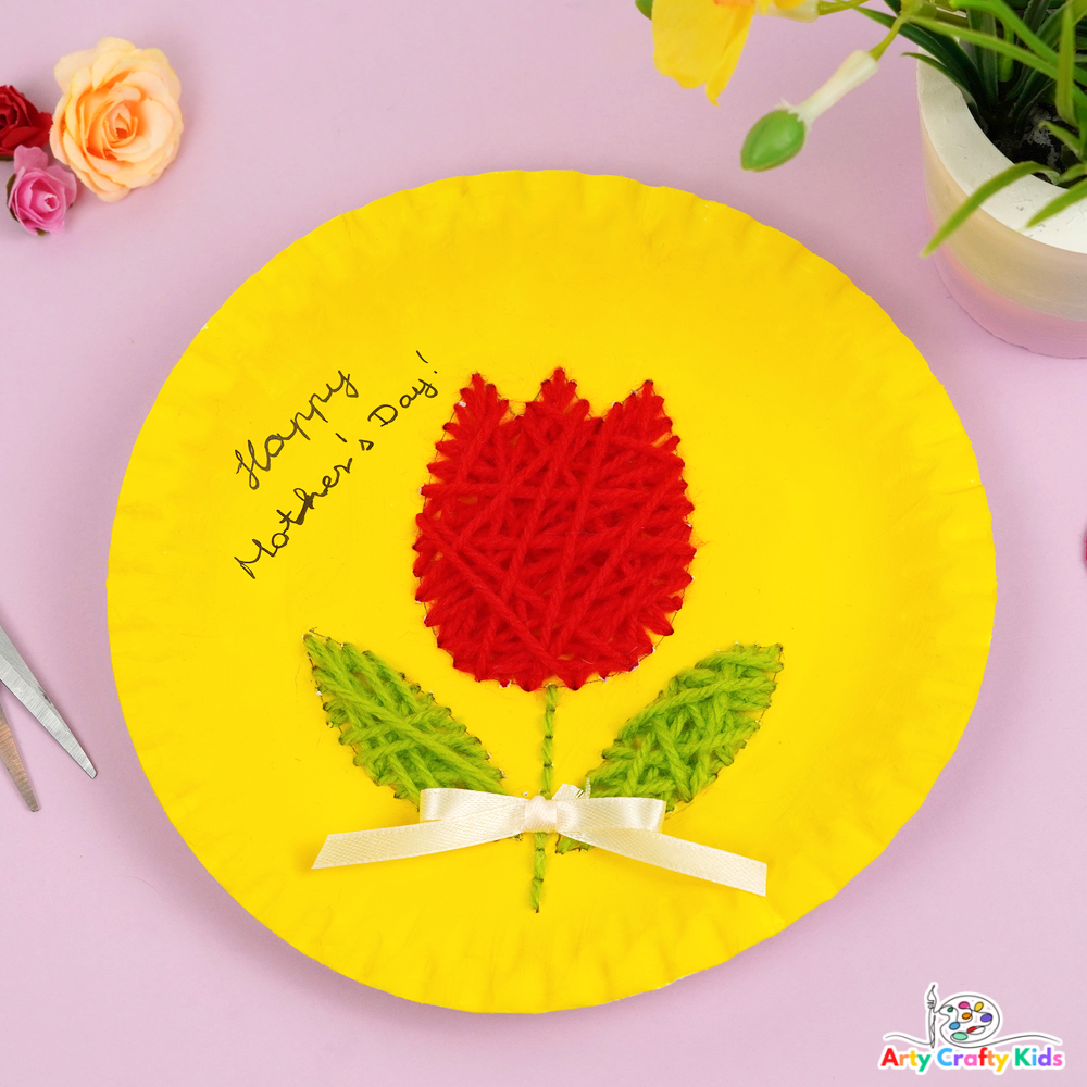 A lovely Spring Flower craft for kids on a Paper Plate!